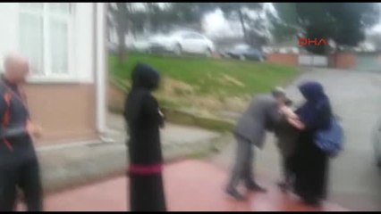 Sakaraya Öğretmeninin Sırtında Taşıdığı Dilara Okula Yürüyerek Geldi 2