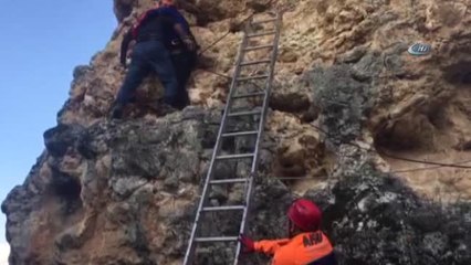 Ulubey Kanyonu'ndaki Kayalıklarda Mahsur Kalan Genci Afad Kurtardı