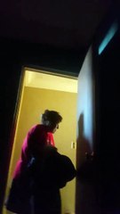 Dale las cobijas a tu mama cuando te lo dice...jajaja