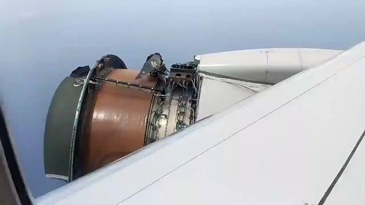 Leur avion perd une partie de son réacteur en plein vol