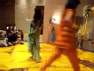 Desi Pakistani Girls Dancing in mehndi