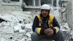 Socorristas sirios ayudan entre las bombas