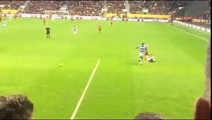 Diogo Jota agredido no jogo frente ao Queens Park Rangers