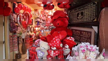 عيد الحب يرفرف مجددا بأجنحته فوق الموصل بعد حظره من داعش