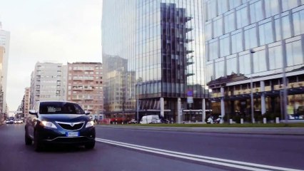 The new Lancia Ypsilon in Green Driving Video