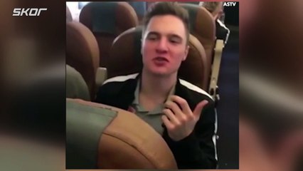 Rus futbolcu parayla burnunu sildi