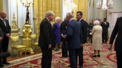 Queen welcomes Commonwealth community to Buckingham Palace