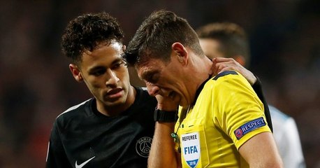Real Madrid-PSG : Quand Neymar assome l'arbitre avec une frappe dans le visage !