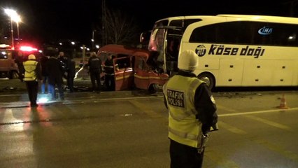 Amasya’da yolcu otobüsüyle minibüs çarpıştı: 1 ölü, 4 yaralı