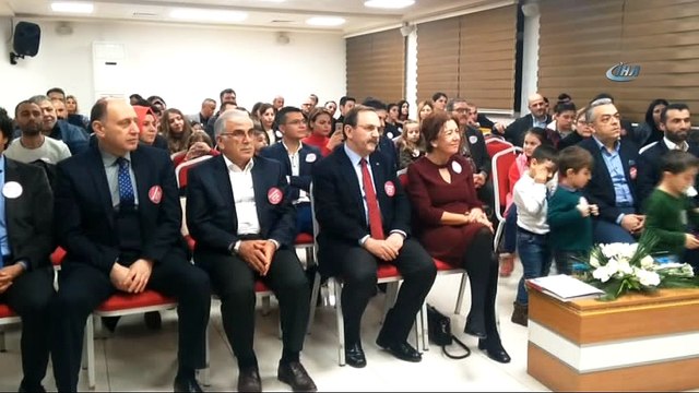 Babalar sertifikalarını çocuklarının elinden aldı
