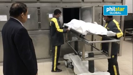 Philippine Ambassador to Kuwait Renato Villa visits the remains of slain OFW Joanna Demafelis