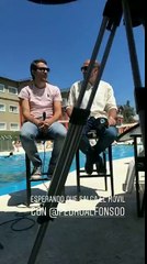 Pedro esperando para el móvil de Intrusos - 12 de Febrero
