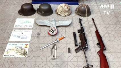 Decomisan en Argentina objetos con simbología nazi