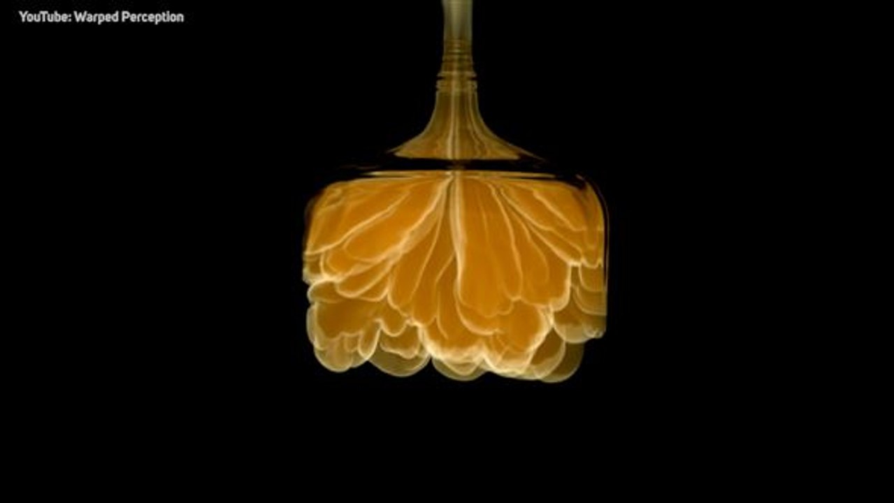 Spektakulär: feuer und flamme in slow-mo