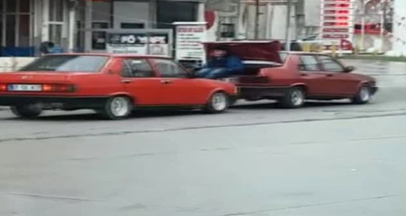 Çekme Halatı Yerine Bacaklarını Kullanan Adam, Ağızları Açık Bıraktı