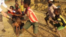 - Etiyopyalı Çocukların İlginç Pet Şişe Dansı  - Dağ Yollarında Çocuklar, Boş Pet Şişe Alabilmek İçin Dans Ederek Araçların Önünü Kesiyor  - Pet Şişe İçin Neredeyse Takla Atan Çocuklar, Buna Sahip Olduklarında İse Mutluluktan H