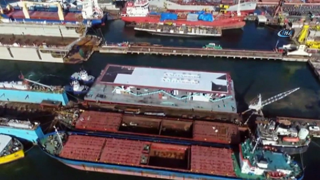 Karaköy'ün yeni akıllı yüzer iskelesi havadan görüntülendi