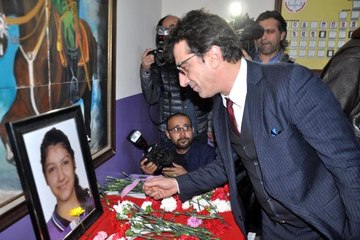 Sanatçılar, Roketli Saldırıda Ölen Fatma'nın Evini Ziyaret Etti