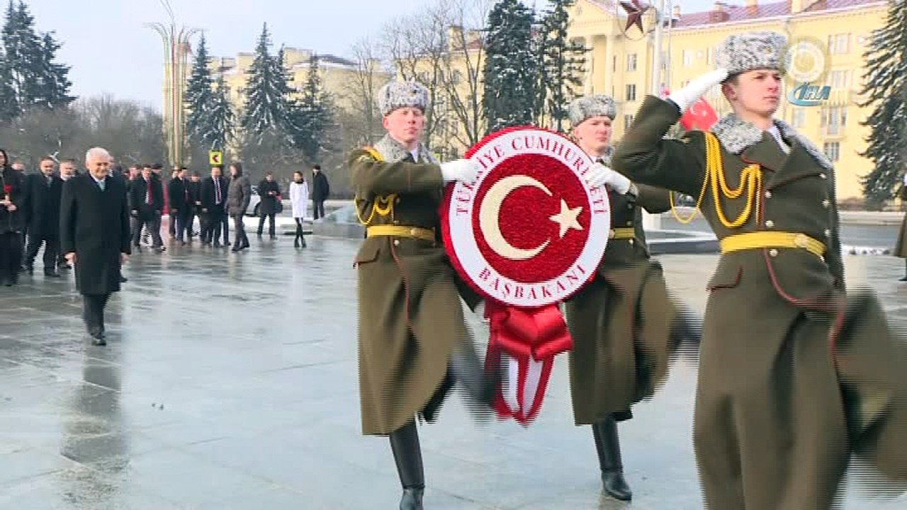 - Başbakan Yıldırım, Belarus’ta Zafer Anıtı’na çelenk koydu