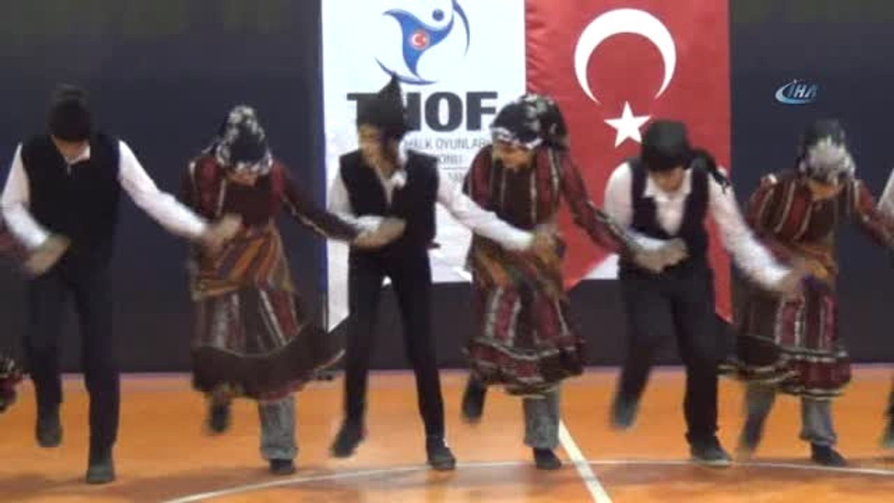 Muş'ta Okullar Arası Halk Oyunları Yarışması