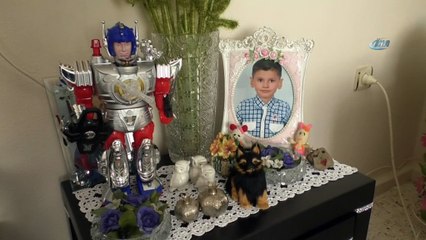 Aynı hastalıktan ağabeyini kaybeden küçük Halil tedavi olmak için yardım bekliyor