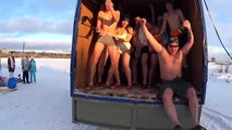 Quand des Russes sortent le maillot de bain en plein hiver pour s’amuser sur un lac