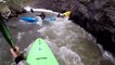 Une chute d'eau surpuissante découpe son kayak en 2... Complètement dingue