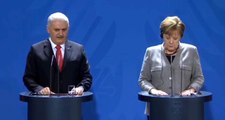 Merkel: Deniz Yücel Davasının Bizim İçin Önemi Büyük