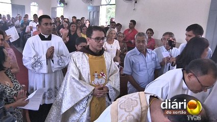 Após ser ordenado, Frei Lázaro volta à sua comunidade rural para celebrar primeira missa