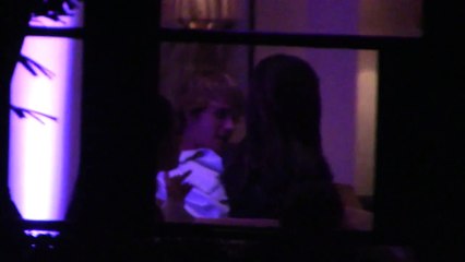 Justin Bieber Tenderly Kisses Selena Gomez's Hand During Valentine's Day Dinner Date