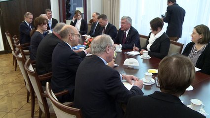 Warsaw calls on Poles abroad to defend country's WWII image​