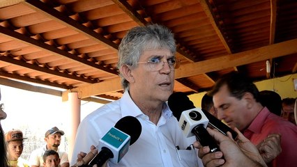 Governador explica por que reforma do Colégio Estadual parou, mas garante que vai fazê-la