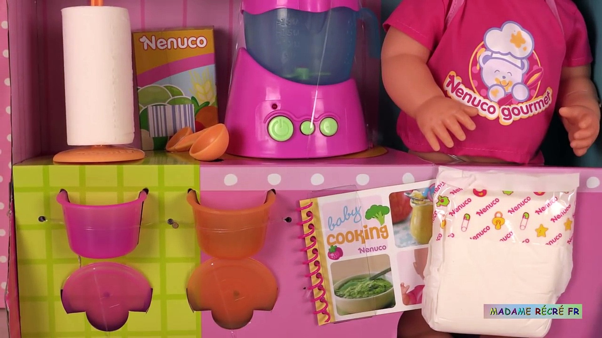 Poupon Nenuco Mange Son Gouter Et Change De Vetements Video Dailymotion