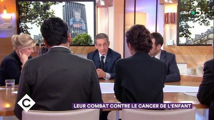 Nicolas Sarkozy, ému, évoque un enfant mort d'un cancer