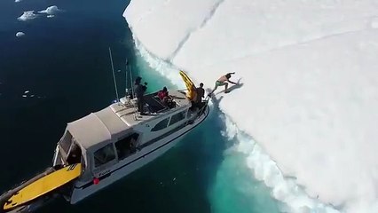 Faire une descente en luge sur un Iceberg... Juste fou