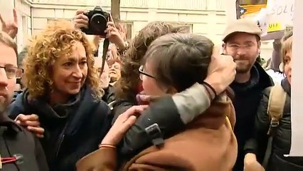 Gritos de «Visca Terra Lliure» en la concentración de apoyo a Mireia Boya ante el Supremo