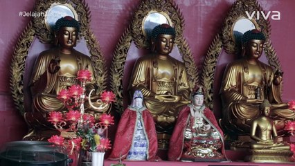 Tanya Ramalan Tahun Anjing Tanah di Vihara Tertua Jakarta