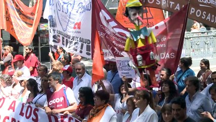 Sindicatos se manifiestan contra despidos en Argentina