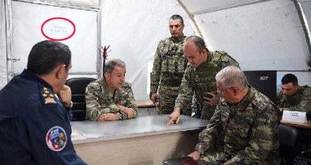 Mehmetçik, Harekat Merkezinin Kapısına Kararlılığını Yazdı: Bu Takım Bu Maçı Alır!