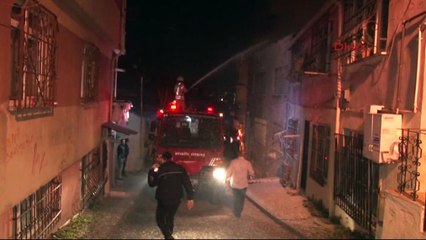 Fatih’te gecekondu yangını