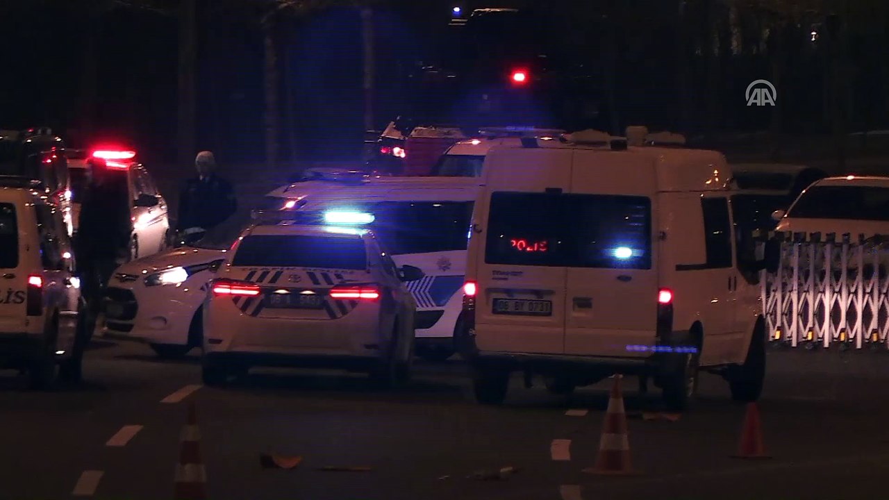 Cumhurbaşkanlığı Külliyesi önünde bariyerlere çarpan sürücü gözaltına alındı - ANKARA