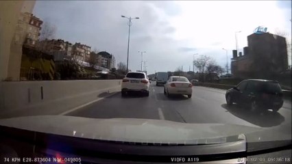 O-3 bağlantı yolunda zincirleme kaza kamerada