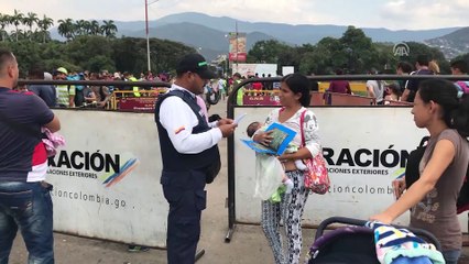 Alışveriş için komşu ülkeye gidiyorlar - CUCUTA