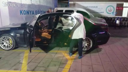 Araç içinde silahla oynarken, arkadaşını yaraladı