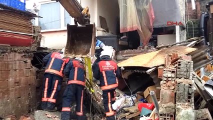 Sarıyer'de Bir Binanın Çöken Kısmı Ahırın Üzerine Devrildi Açıklaması