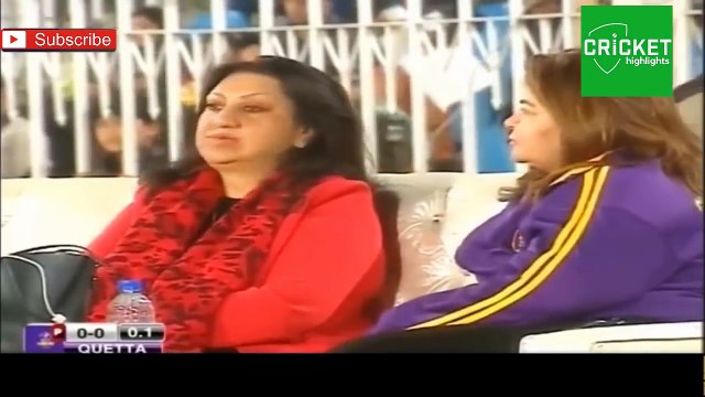 Waqar Younis 35 Saal Bowling krty howy - Waqar Younis bowling in PSL 3 2018 15 FEB - YouTube