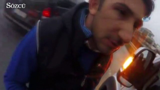 Motosikletli el kol hareketi yapınca servis şoförü tekme tokat saldırdı