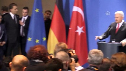 Basın toplantısını sabote etmek için 'Afrin yalanlarını' kullandı - BERLİN