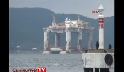 Dev platform Çanakkale Boğazı'nı kapattı