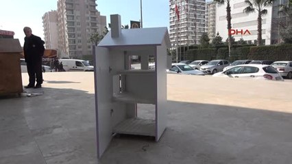 İzmir Kediler İçin 3 Katlı Oyun Evi Tasarladı